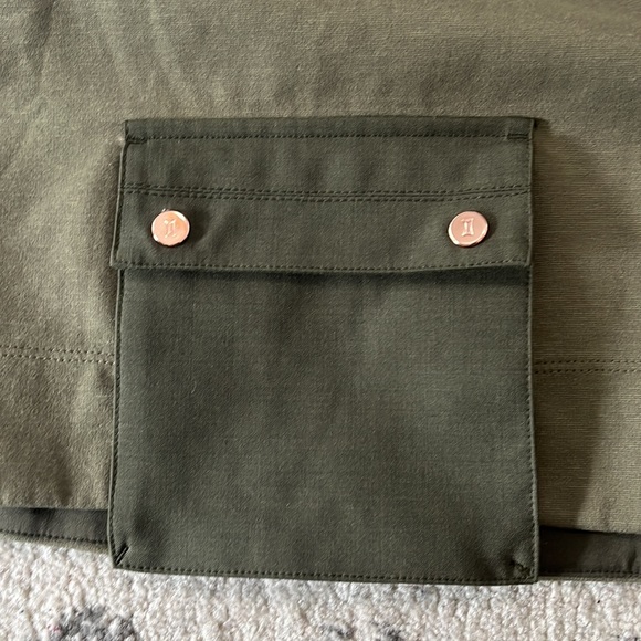 Kit and Ace green sleeveless top with pockets - Picture 7 of 7